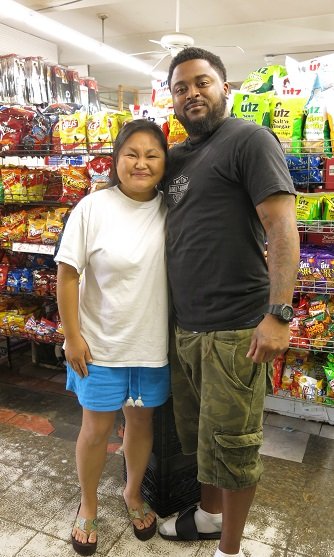 hillen with customer